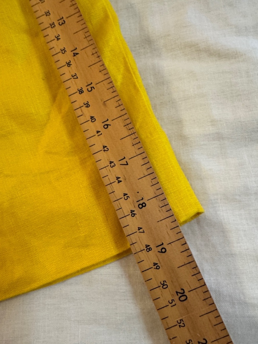 Banana Republic, tailored yellow linen shorts, womens 0.  A summer classic - Picture 7 of 12